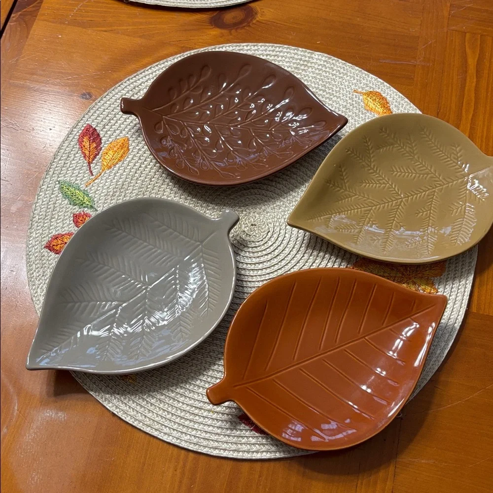 Crate & Barrel Leaf Shaped Appetizer Plates Fall Holiday Thanksgiving Set of 4